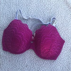 Victoria’s Secret 34DD bra like new!